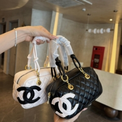Túi Trống Xách Tay Chanel Logo 1 Bên 2 Màu Đen Trắng